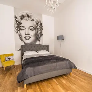 Marilyn W Kamienicy Wicherkiewiczow Apartament